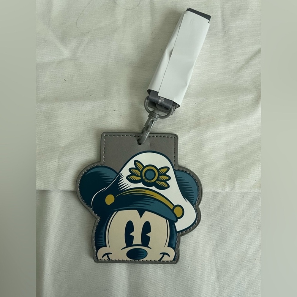 *New* DCL Disney Cruise Line Castaway Club Silver Captain Mickey Lanyard